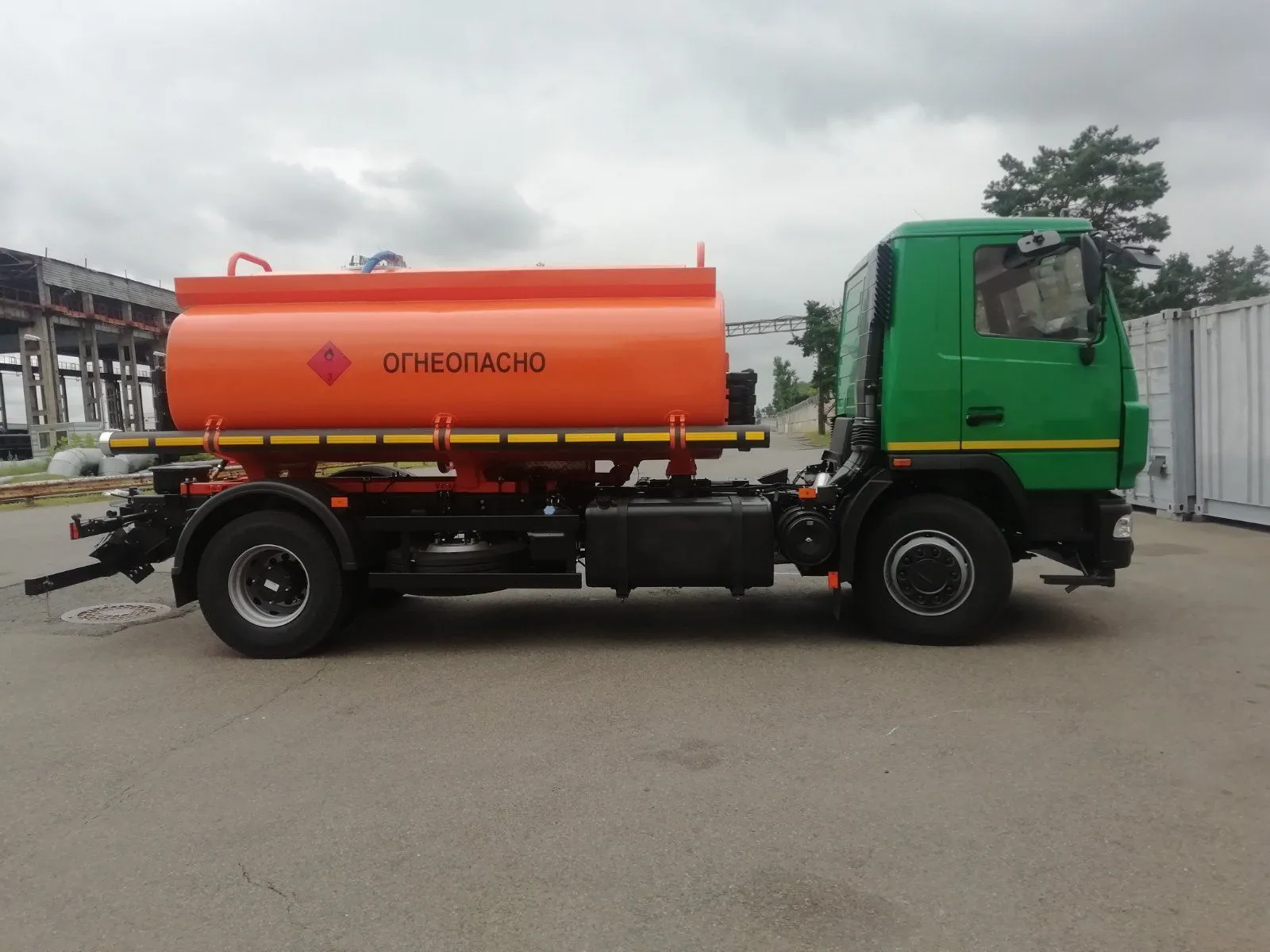 Топливозаправщик 10 куб.м. на шасси  МАЗ 5340C3-575-013