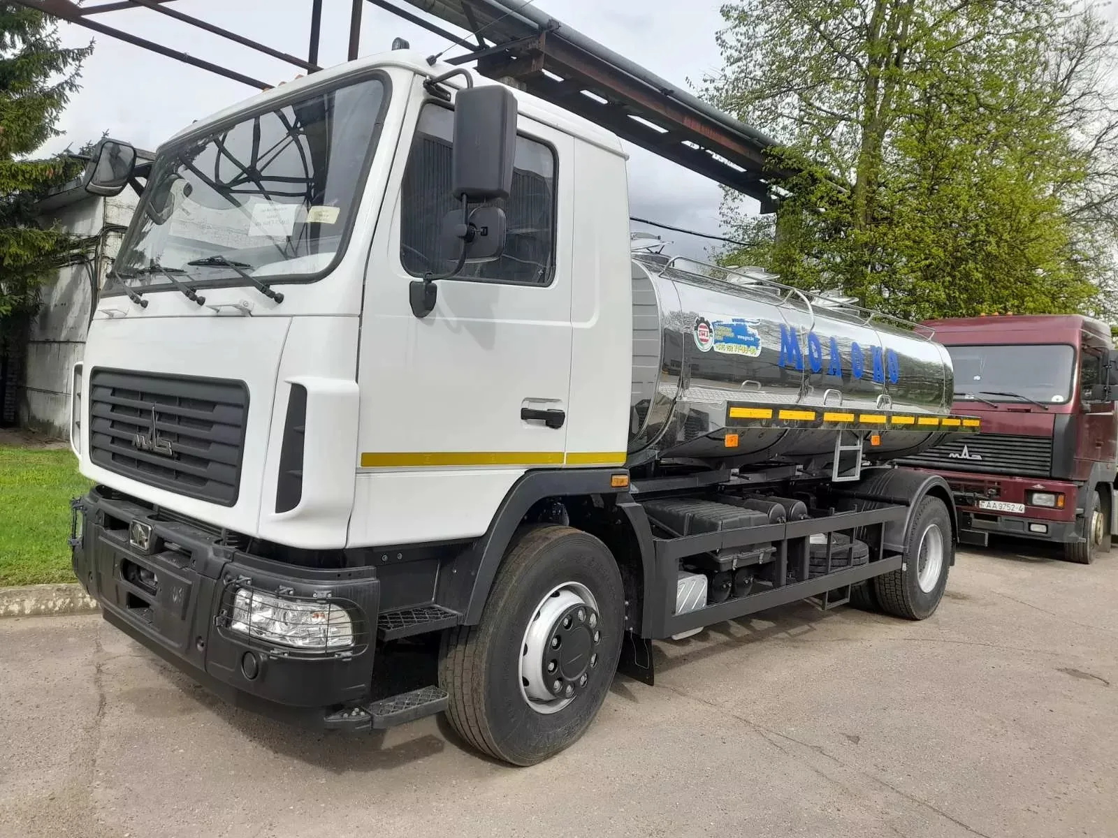 Автоцистерна (молоковоз) 8.2 куб.м. (АЦИП-8.2) на шасси МАЗ-5340C3-575-000